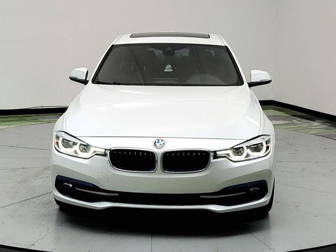 Used 2018 BMW 330i xDrive Sedan AWD/4WD image 2