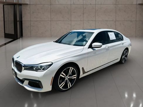 Used 2019 BMW 740i w/ M Sport Package RWD image 7