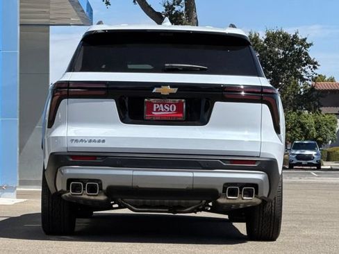 New 2026 Chevrolet Traverse LT w/ Sun and Wheel Package FWD image 8
