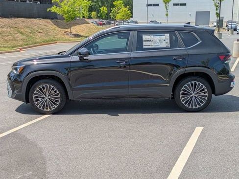 New 2026 Volkswagen Taos SE FWD image 7