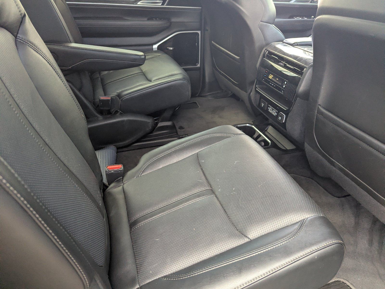 Used 2022 Jeep Wagoneer Series III w/ Premium Group I AWD/4WD image 14
