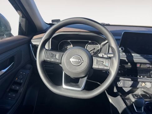 Used 2022 Nissan Rogue SV image 12