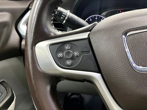 Used 2018 GMC Acadia SLT FWD image 18