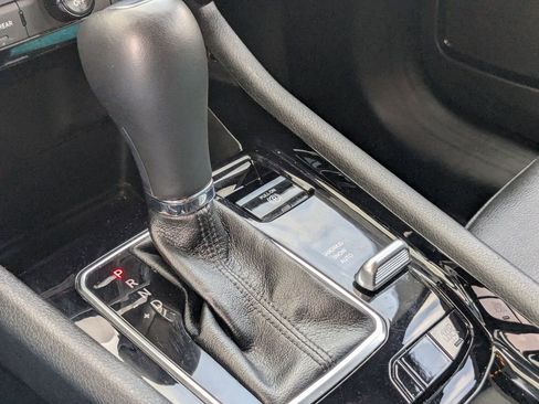 Used 2025 Jeep Compass Limited image 20