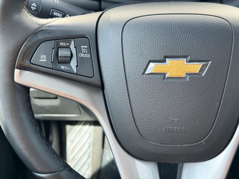 Used 2019 Chevrolet Trax LT w/ LT Convenience Package FWD image 19