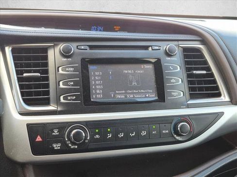 Used 2014 Toyota Highlander LE FWD image 10