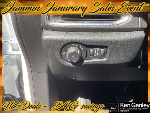 New 2026 Chrysler Pacifica Limited w/ Uconnect Theater Family Group image 9