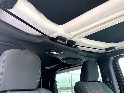Used 2018 Jeep Wrangler Rubicon AWD/4WD image 13