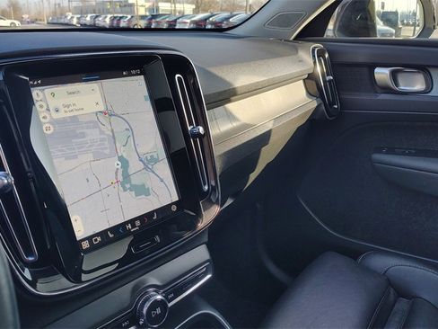 Certified 2025 Volvo XC40 B5 Plus image 23