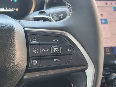 Used 2023 Jeep Grand Cherokee 4WD 4xe w/ Luxury Tech Group II image 9