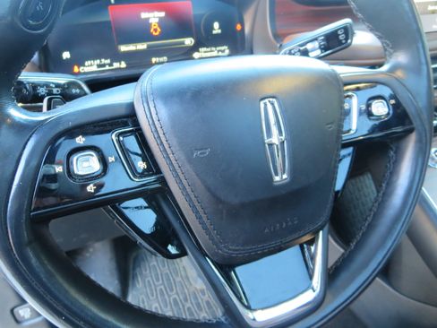 Used 2022 Lincoln Aviator Reserve w/ Equipment Group 201A image 11