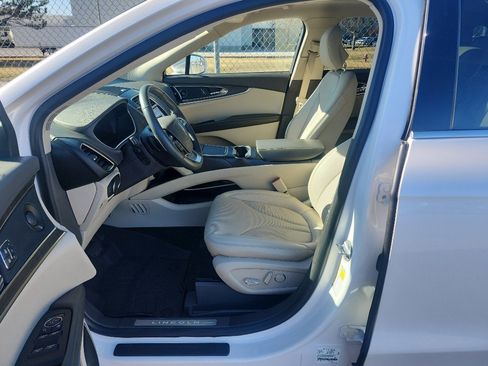 Used 2019 Lincoln Nautilus Reserve image 4