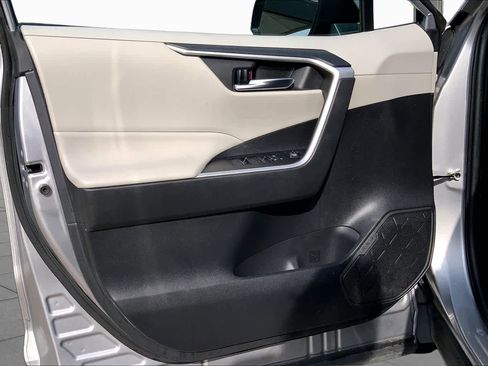 Used 2022 Toyota RAV4 XLE AWD/4WD image 21