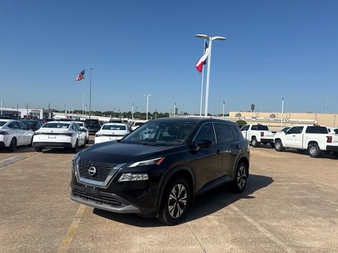 Certified 2023 Nissan Rogue SV FWD image 2