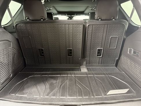 Used 2023 Chevrolet Tahoe Z71 w/ Luxury Package image 17