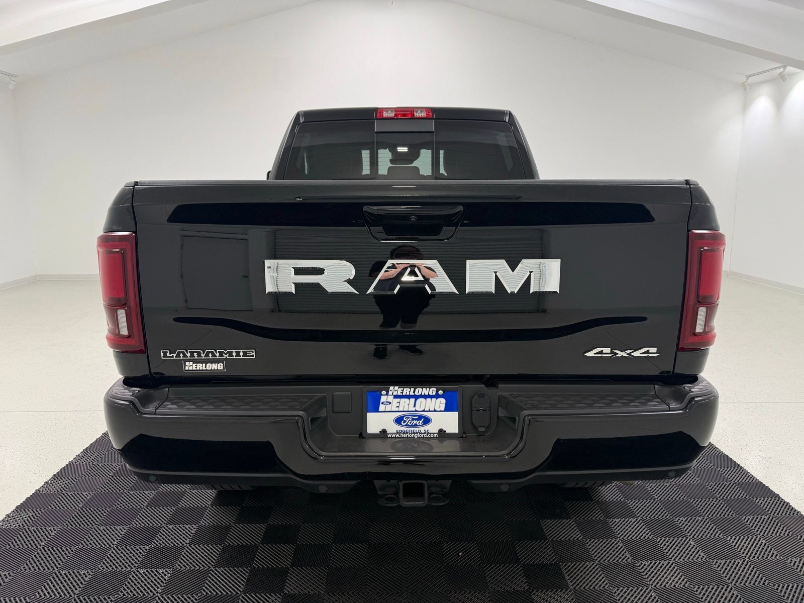 Used 2025 RAM 2500 Laramie AWD/4WD image 5