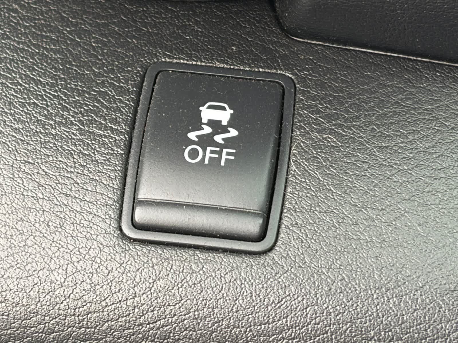 Certified 2019 Nissan Kicks SR FWD image 8