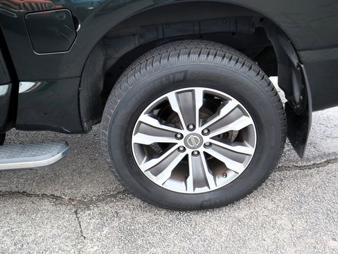 Used 2019 Nissan Titan SL image 9