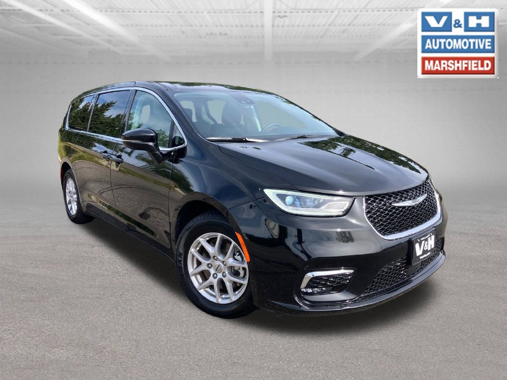 Used 2024 Chrysler Pacifica Touring-L FWD image 25