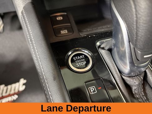 Used 2024 Nissan Kicks SR image 13