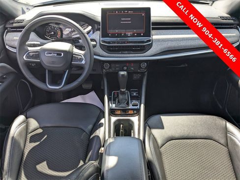 Used 2024 Jeep Compass Latitude image 17