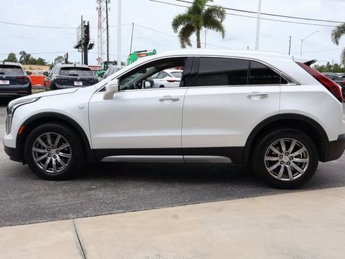 Used 2022 Cadillac XT4 Premium Luxury w/ Enhanced Visibility Package FWD image 5
