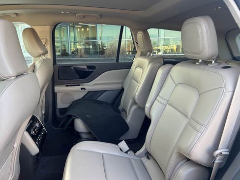 Used 2023 Lincoln Aviator AWD w/ Premium Package image 12