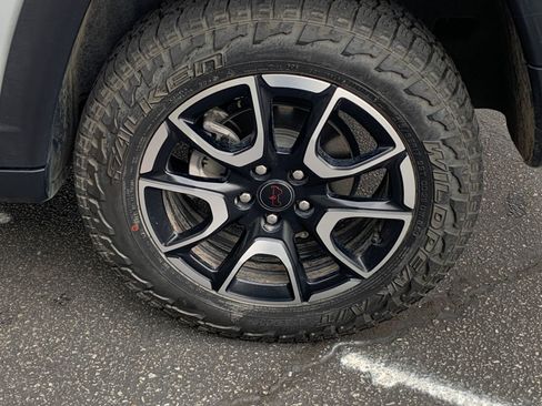 Used 2025 Jeep Compass Trailhawk image 29