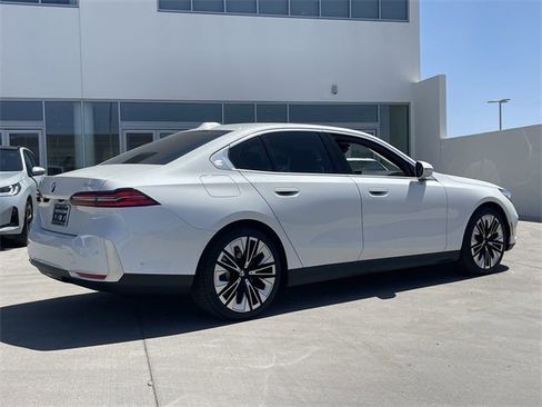 New 2025 BMW 530i image 6
