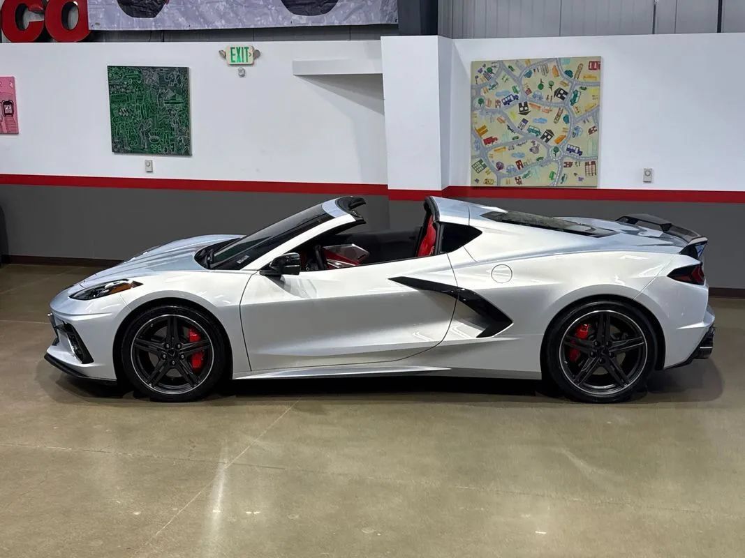 Used 2024 Chevrolet Corvette Stingray Preferred Cpe w/ Z51 Performance Package RWD image 9