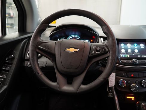 Used 2021 Chevrolet Trax LS image 17