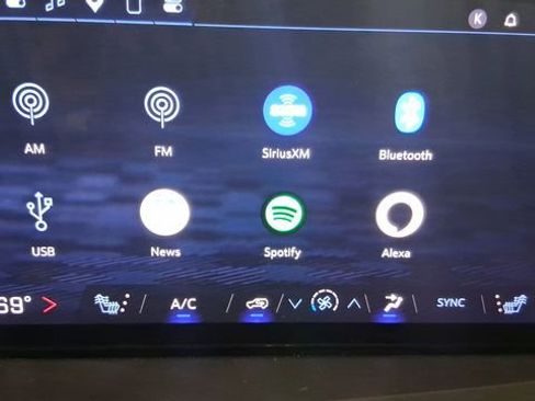 Used 2024 Chevrolet Traverse LT w/ Enhanced Driving Package image 28