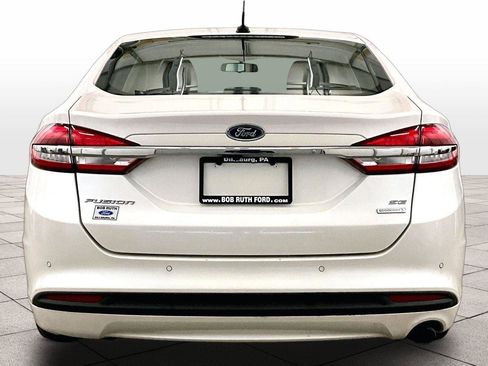 Used 2018 Ford Fusion SE w/ Fusion SE Technology Package image 4