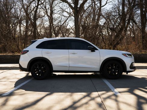 Used 2024 Honda HR-V Sport image 10