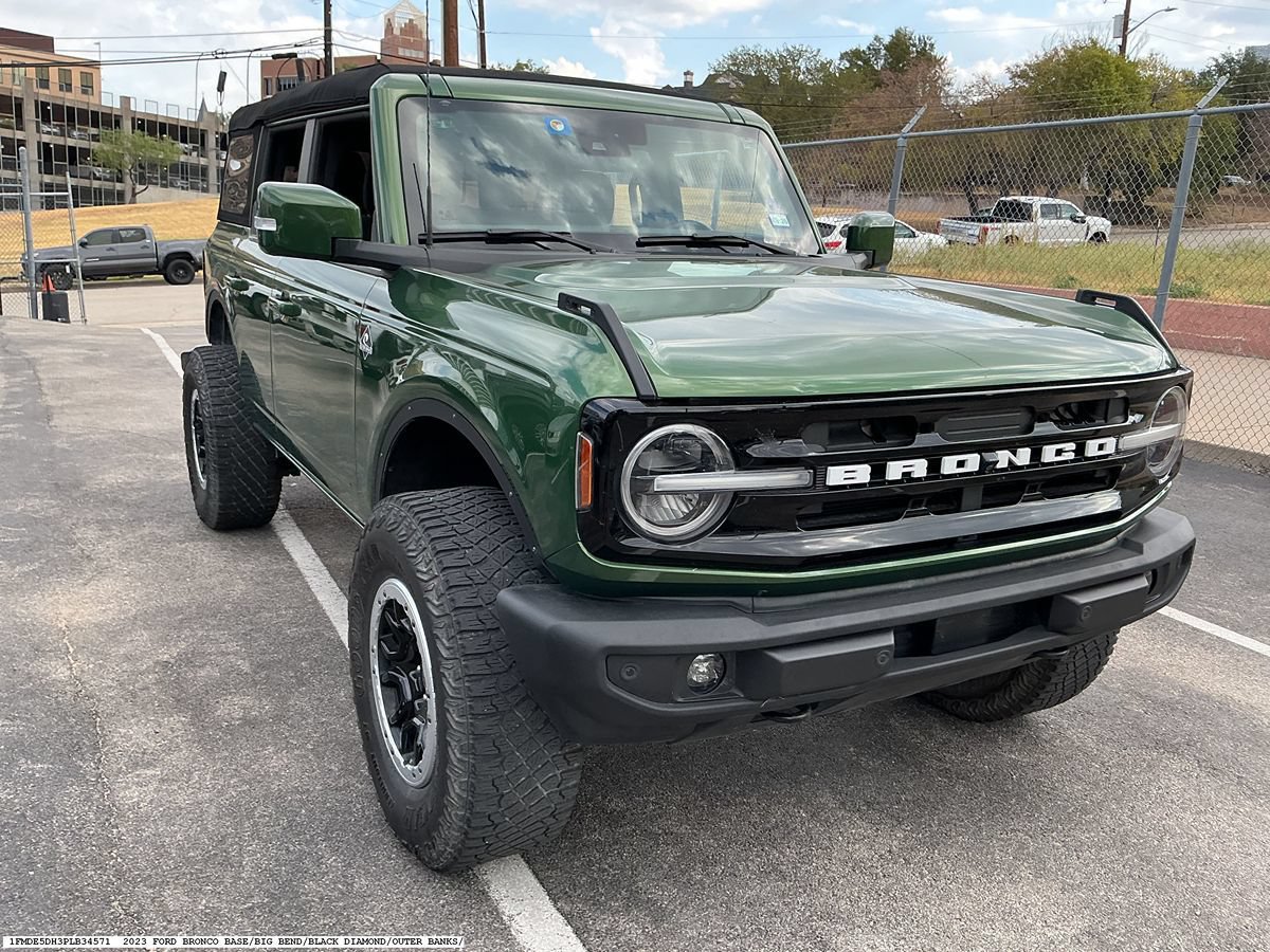 Used 2023 Ford Bronco Outer Banks w/ Sasquatch Package AWD/4WD image 4
