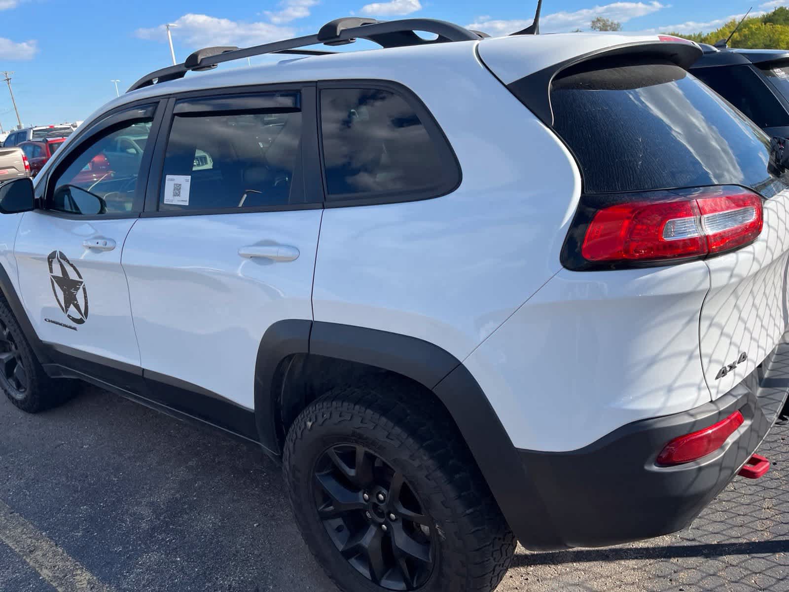 Used 2017 Jeep Cherokee Trailhawk w/ Comfort & Convenience Group AWD/4WD image 8