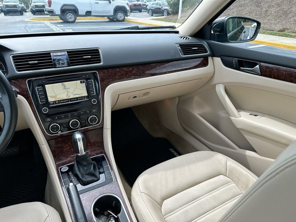 Used 2013 Volkswagen Passat TDI SEL Premium FWD image 20
