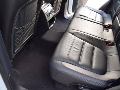 Used 2016 Volkswagen Touareg TDI AWD/4WD image 45