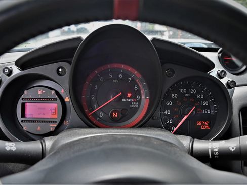 Used 2019 Nissan 370Z NISMO RWD image 11