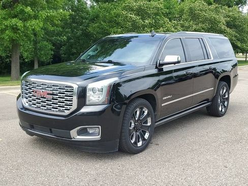 Used 2019 GMC Yukon XL Denali w/ Denali Ultimate Package AWD/4WD image 2