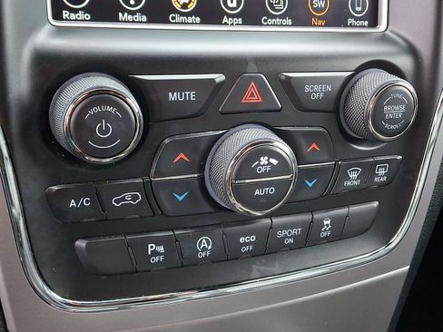 Used 2018 Jeep Grand Cherokee Limited image 16