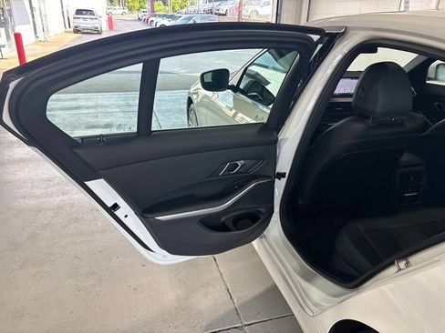 Used 2025 BMW 330i xDrive Sedan AWD/4WD image 18
