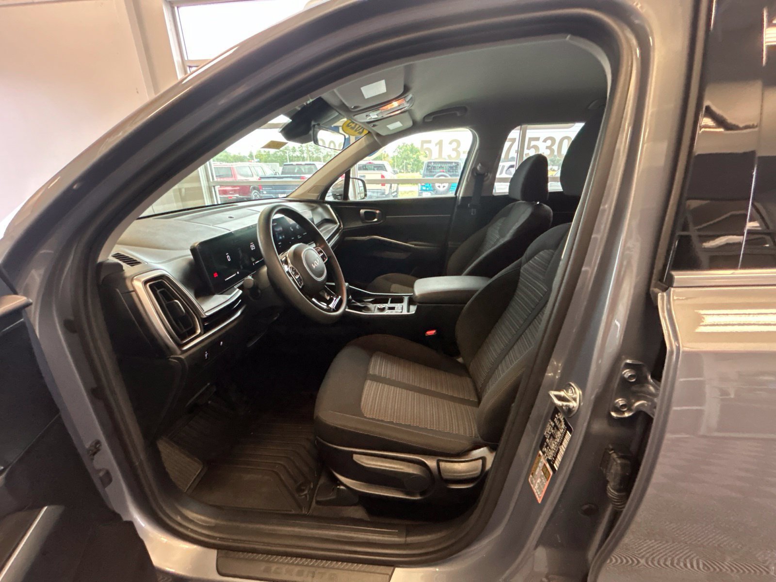 Used 2025 Kia Sorento LX FWD image 18