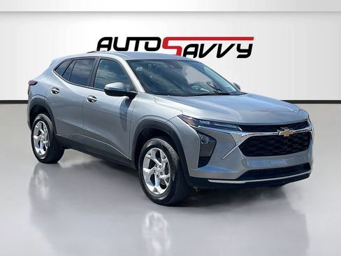 Used 2025 Chevrolet Trax LS w/ LS Convenience Package FWD image 1