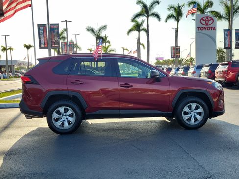 Used 2020 Toyota RAV4 LE FWD image 13