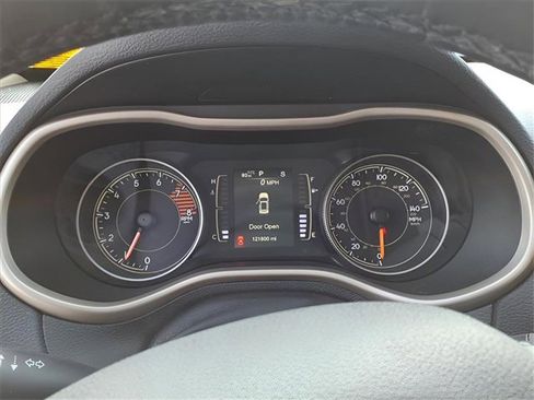 Used 2017 Jeep Cherokee Latitude w/ Cold Weather Group image 15