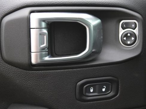 Used 2023 Jeep Wrangler Unlimited Sahara w/ Cold Weather Group AWD/4WD image 12