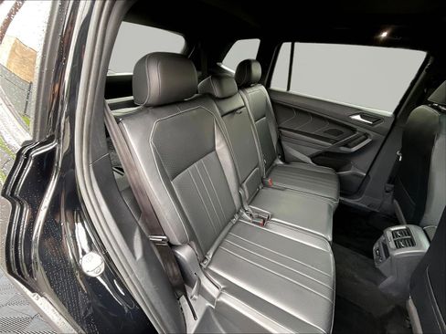 Used 2022 Volkswagen Tiguan SE R-Line FWD image 25