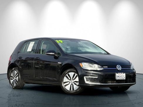 Used 2019 Volkswagen e-Golf SE w/ Driver Assistance Package image 2