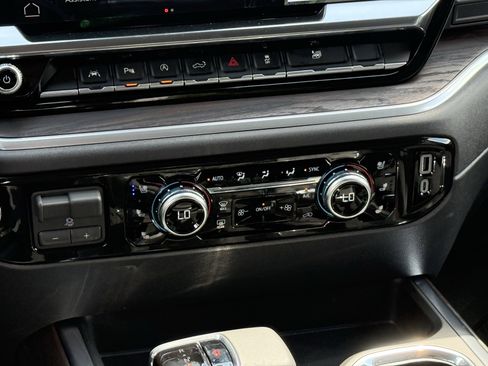 New 2026 GMC Sierra 1500 SLT image 13